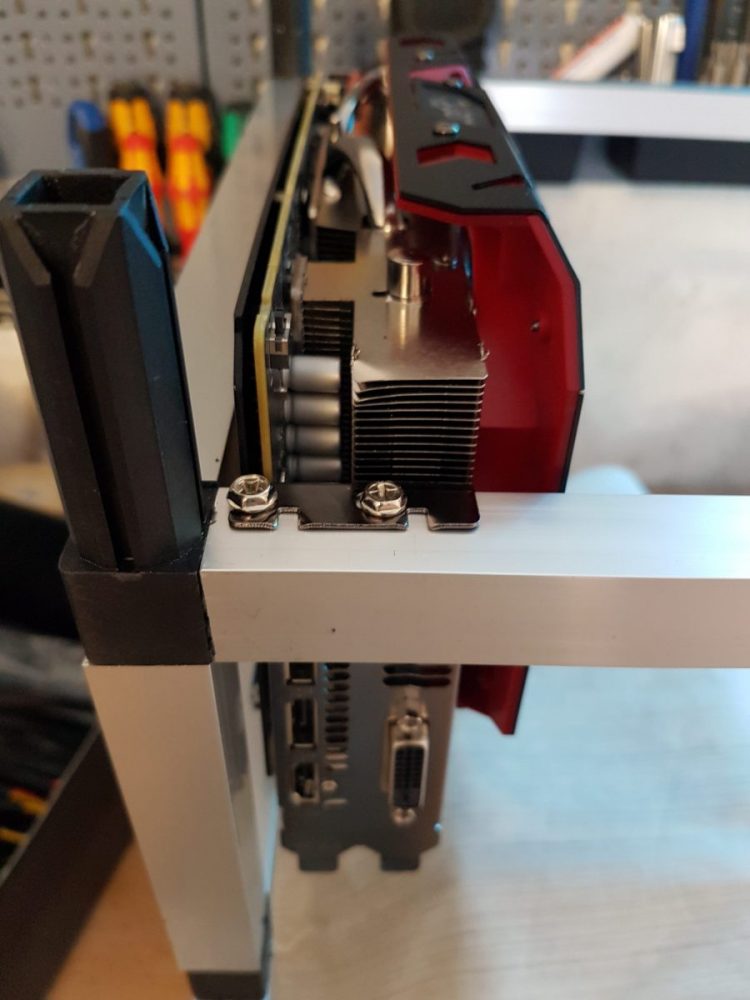 Grafikkarte RX 580 PowerColor Red Devil Golden Sample Grafikkarte RX 580 PowerColor Red Devil Golden Sample